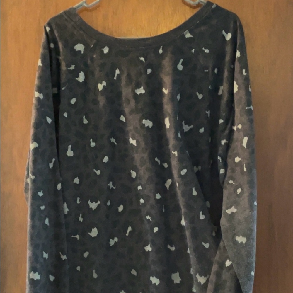 Old Navy Black and Gray Sweater